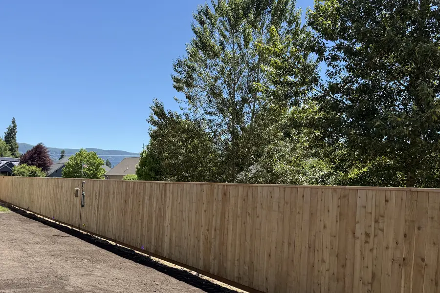 Six foot cedar privacy fence installed by Tekton Construction in Coburg Oregon