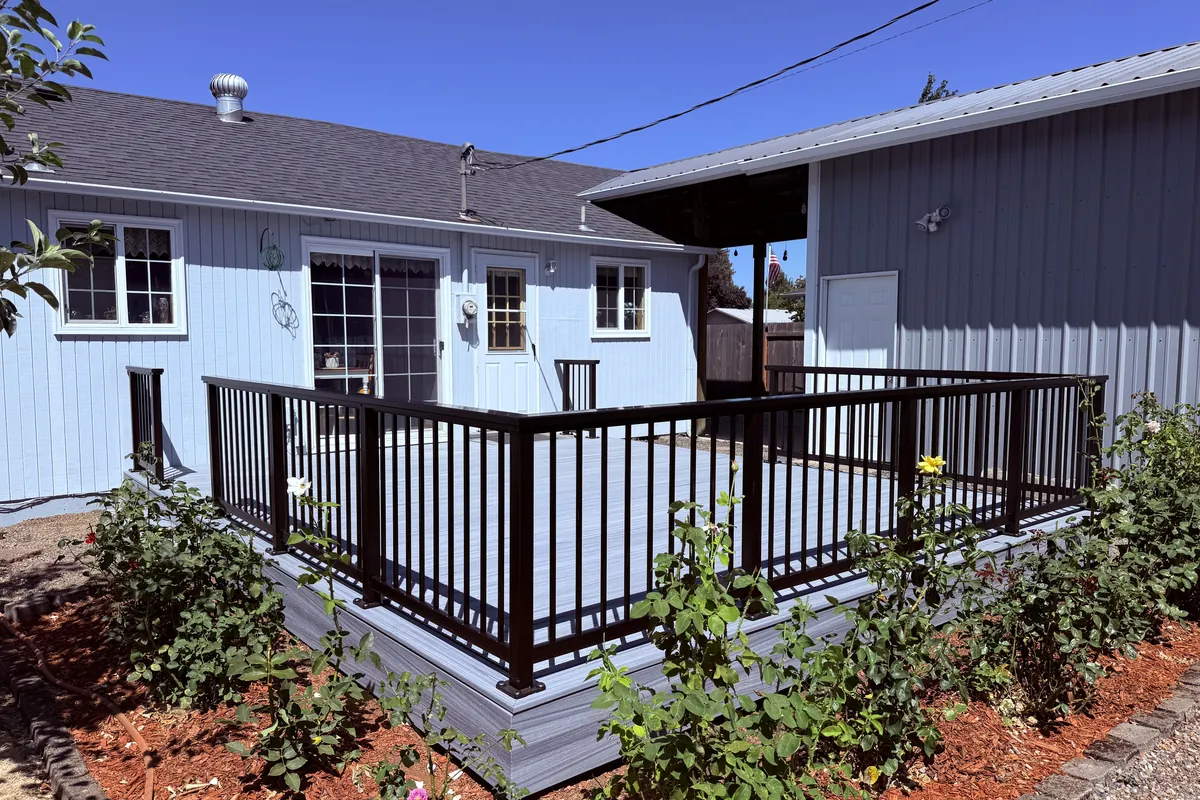 Finished capped composite deck with hidden fasteners built by Tekton Construction